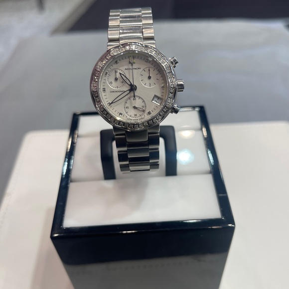 Accutron bulova silver with diamonds. Silver band - Picture 5 of 7